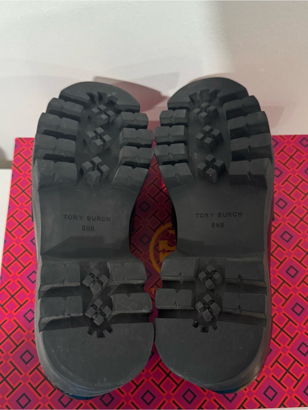 Tory Burch Mini Everly Chunky Lug Sole Leather Loafers Black Gold Logo 8.5 $398 - Picture 11 of 12